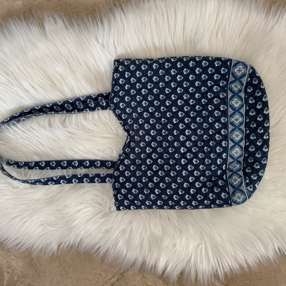 Vera Bradley Nantucket Navy
Blue Retired Hobo Handbag Tote
Bag Spring 2005 - Picture 2 of 13